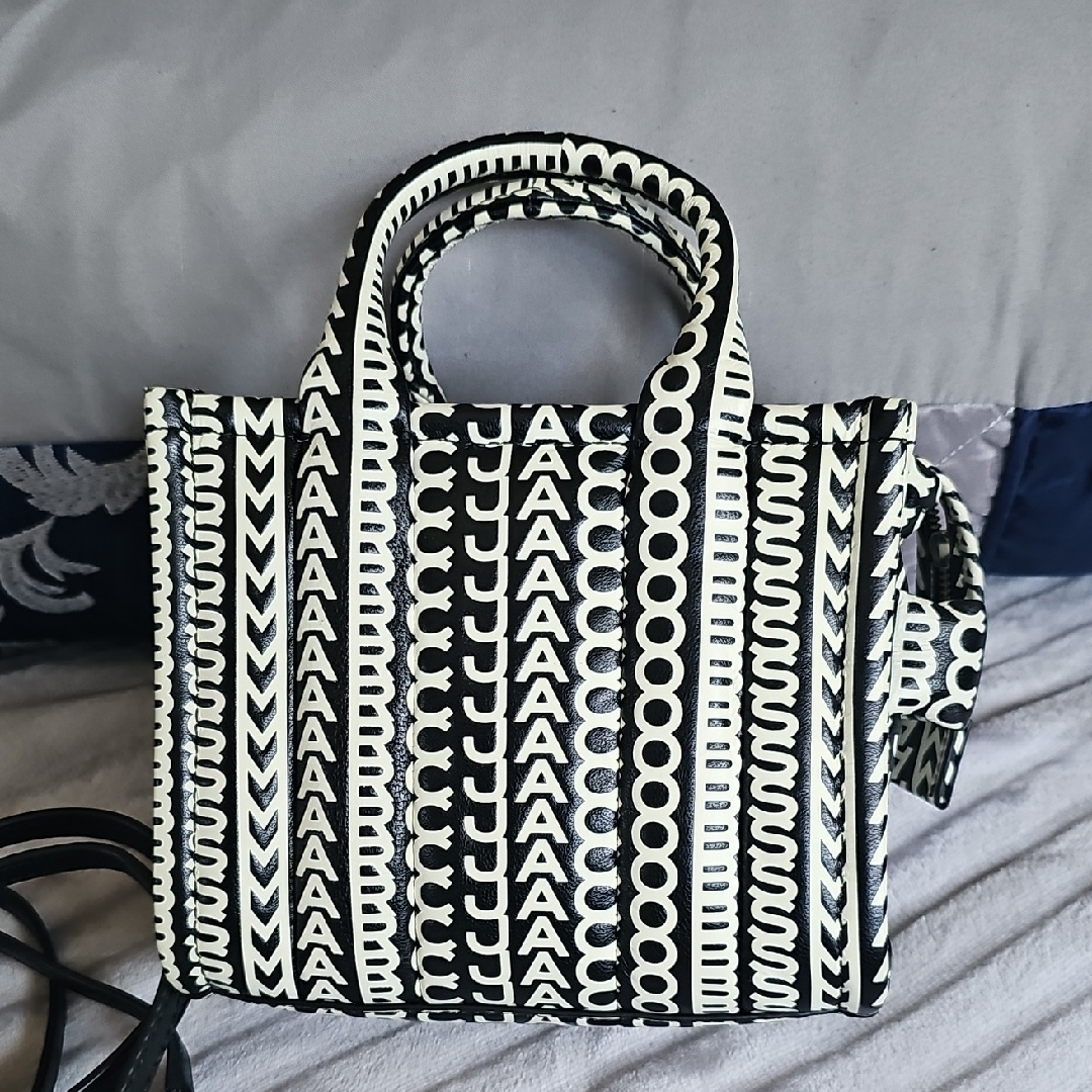 Marc Jacobsmarc Jacobs Monogram Zipped Mini Tote Black And White